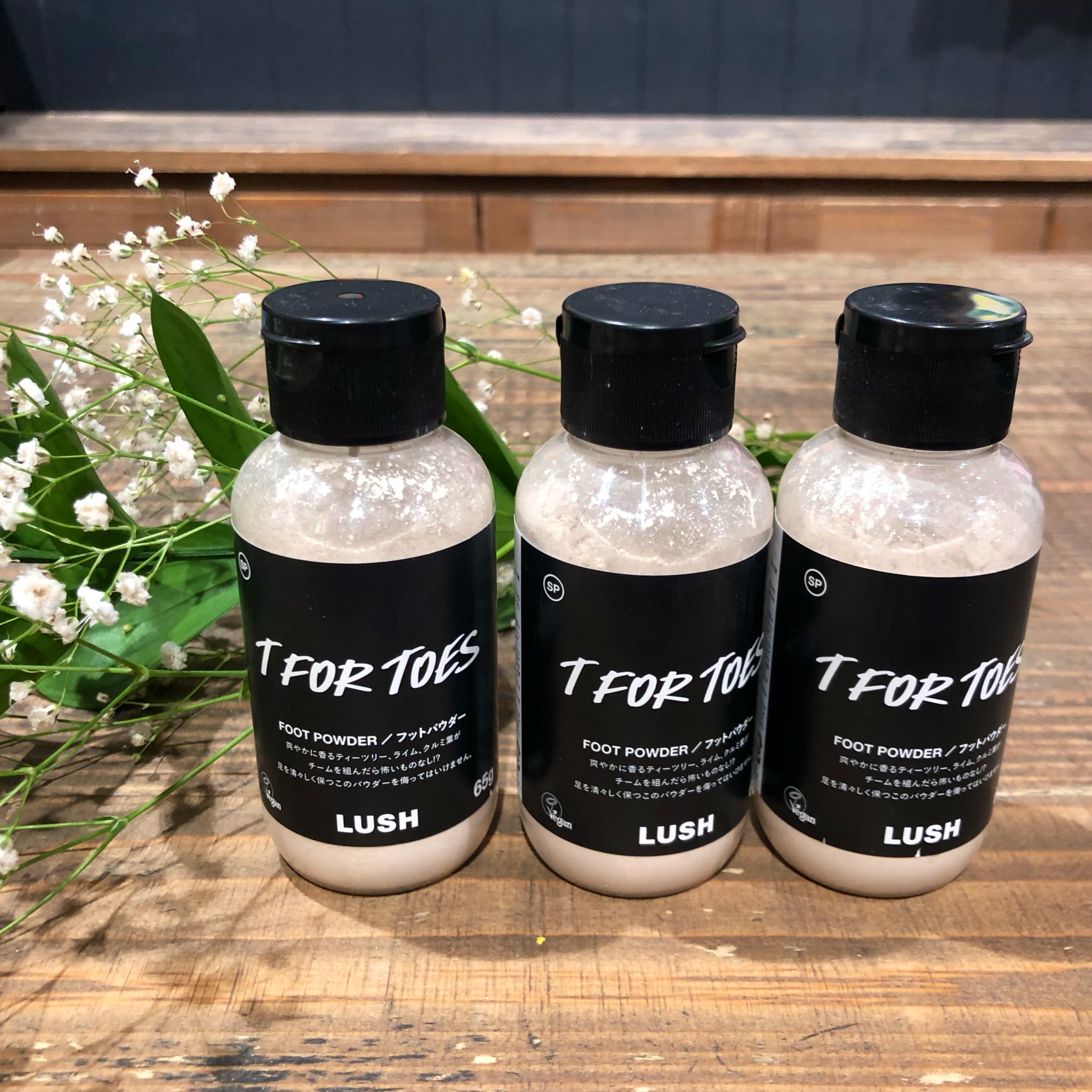Lush ラッシュ岡山一番街店 Snsで話題沸騰中の パパの足 1050 足のムレをケアするパウダーと 清潔に保つティーツリーで気になる足の臭いをケアします この夏のお供に店頭でお試しください T Co Arfrdfkyss Twitter