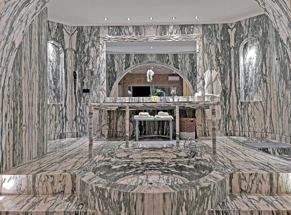 Arabescato Greco Marble Jacuzzi!

Alpa Hellas Marbles

SITE: alpahellasmarbles.gr

#marble #arabescatogreco #naturalstone #bathroom #jacuzzi #stone #natural #design #designs #architecture #luxury #athens #newhome #decoration #bookmatch #designers #luxuryhome #construction