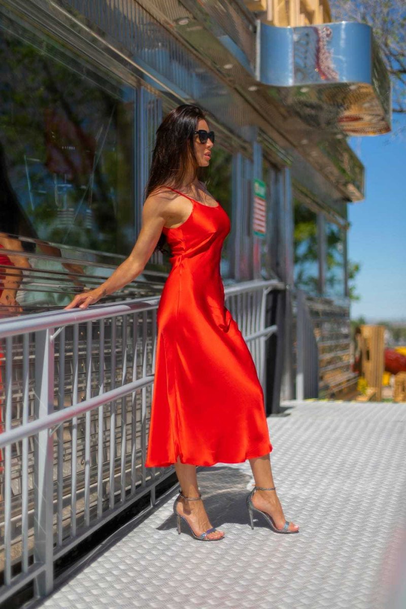 Este finde tuve una boda muy especial, en un sitio diferente, para la ocasión elegí este vestido midi, perfecto para cualquier evento de día y noche. Llega la época de los BBC (bodas, bautizos y comuniones). 
Puedes leer el post aquí ➡pilarrubio.com/midi-dress/⬅️ #yoymishoplist