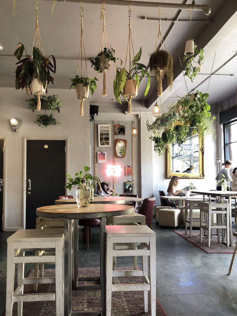 Storeys_london's tweet image. Gorgeous interiors and awesome waffles - @pearlhackwick for the win this Saturday morning (image @sarah_luuu) #brunch #weekend #localspots #lovelondon #FTW