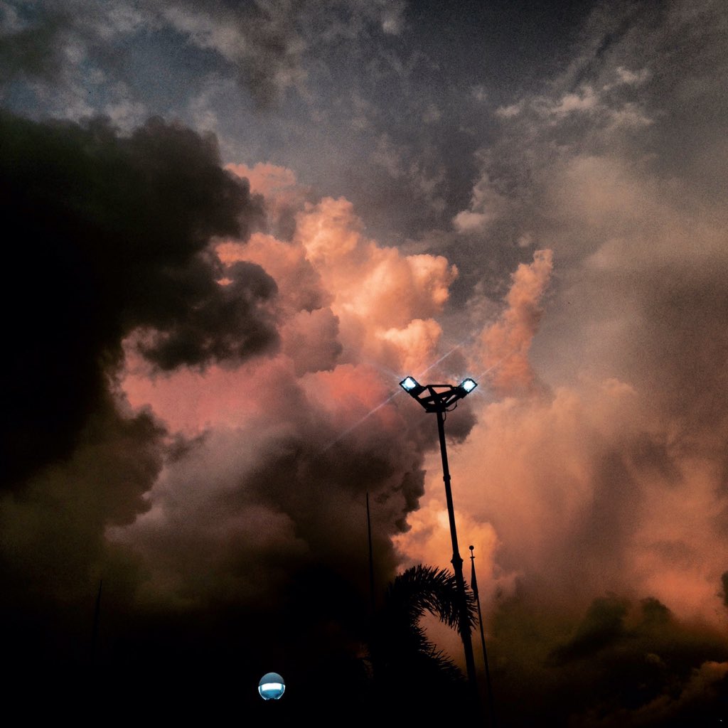 MarkAlexon's tweet photo. Bunch of clouds #clouds #photography #PhotoOfTheDay https://t.co/VvXUEJYQ5P