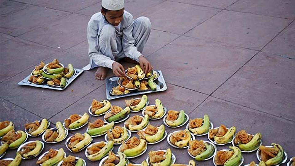 htTweets's tweet image. Ayodhya’s Shri Sita Ram temple hosts Iftar

bit.ly/2Jy3SYm