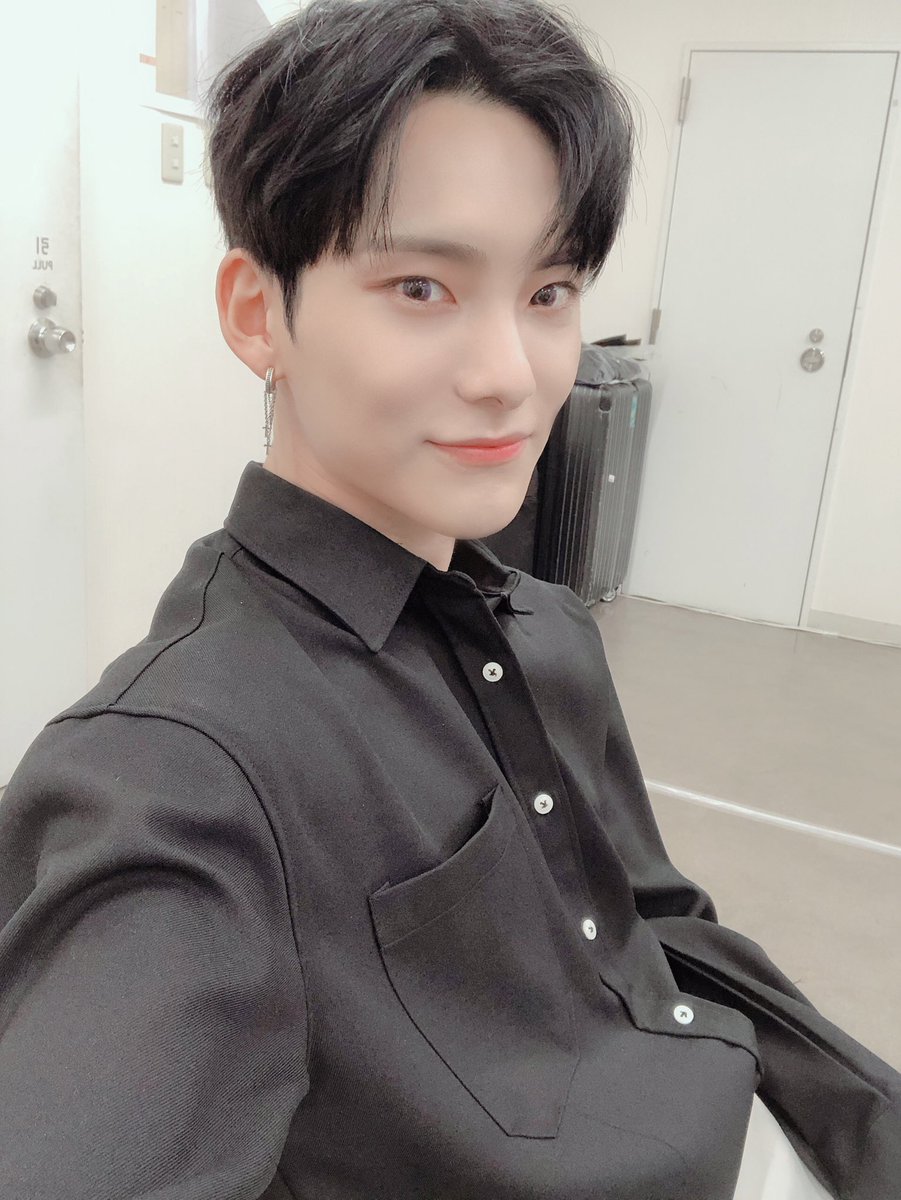 official_ACE7's tweet photo. [#에이스_준] 
우리 초이들 오늘은 다들 어디서 뭐하구 있나요❤️저는~ 스케줄 하고 있는데 보고싶슘다🥰💕
#Ace #Choice #날씨 #쨍쨍 https://t.co/e1r1MMQyW6