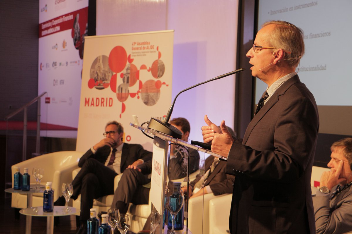 ¿Cómo pueden aportar los bancos de desarrollo a superar los desafíos del financiamiento de la #productividad y #competitividad en América Latina y el Caribe? Representantes de <a href="/AgendaCAF/">CAF</a>, <a href="/cepal_onu/">CEPAL</a>, <a href="/TheWilsonCenter/">The Wilson Center</a>, @KfWpress y BDMG abordan la interrogante en #49AsambleaGeneral