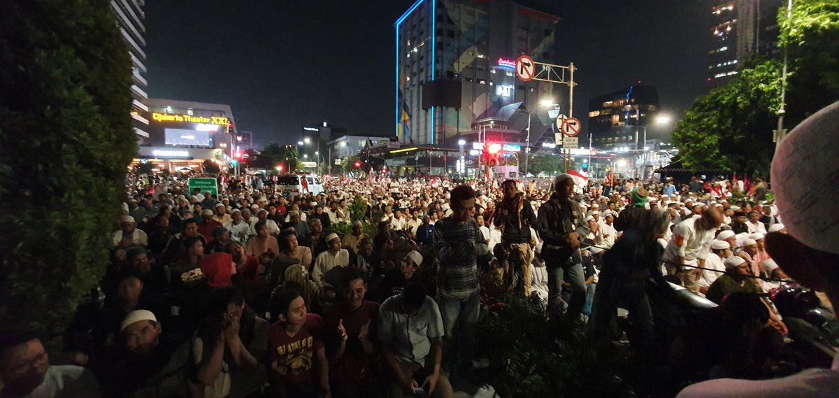 akbarry's tweet photo. Gua jalan kaki ke sarinah buat siaran

Super deg degan https://t.co/KWwxM4RvOf