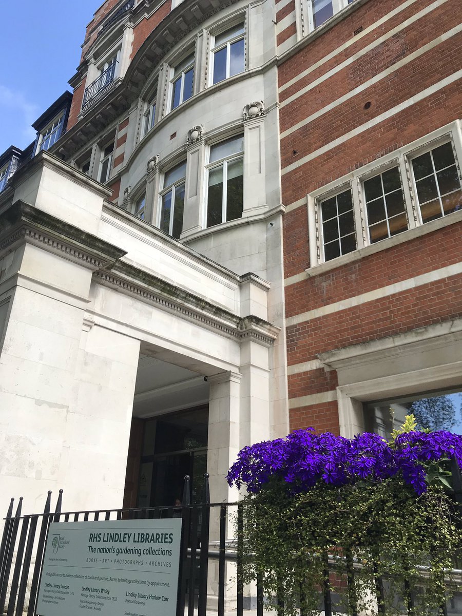 summerstown182's tweet photo. A big shout to everyone @RHSLibraries, @The_RHS #LindleyLibrary in Vincent Square, an outstanding resource who have been so helpful to @bwater_primary & myself in our Peter Barr research & learning more about #TheDaffodilKing THANK YOU! https://t.co/HsF8s5m1m1