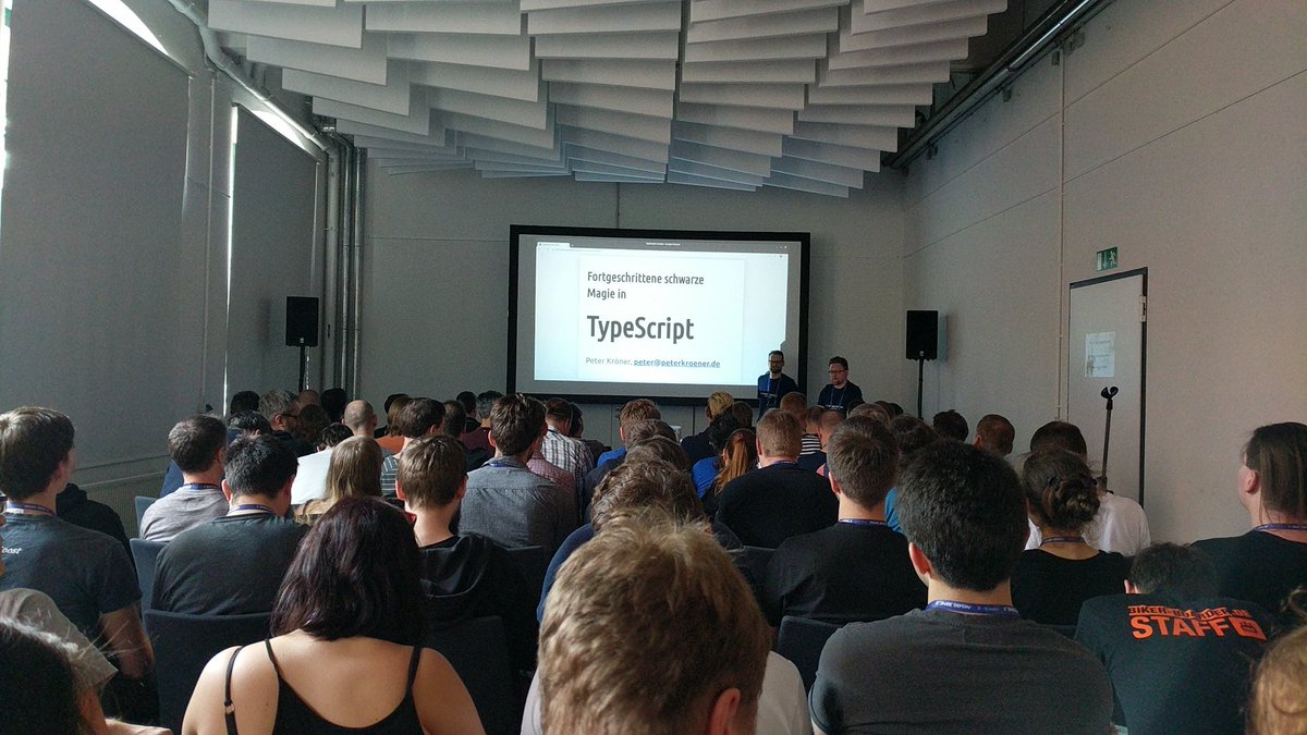 h_ulbricht's tweet image. Now advanced black magic in #TypeScript in a packed room. Good. Deserved. #devdaydd #typescriptlove