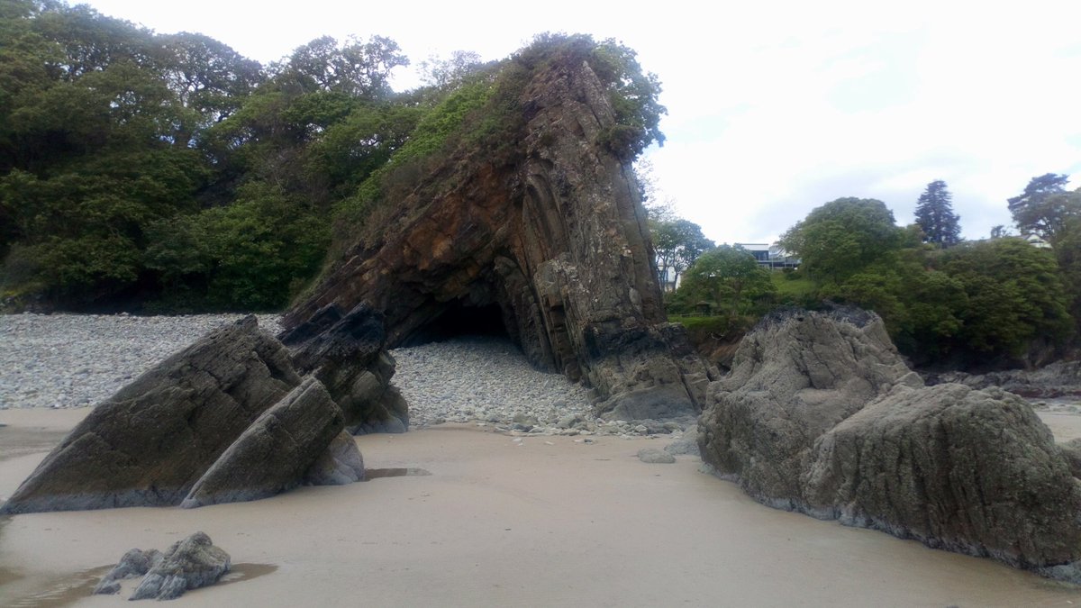JackLeeCalcite's tweet photo. Lady's Cave at Saundersfoot, Pembrokeshire. #Variscan #NERCCDT https://t.co/1CEfCO7cGU