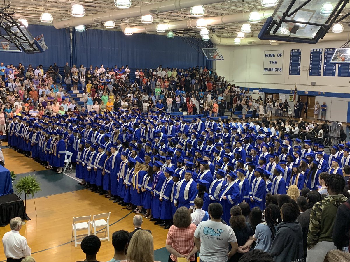 HuntChorus's tweet photo. Congratulations class of 2019!!! #AwardsDay #HuntChorus https://t.co/o4LiRgff10