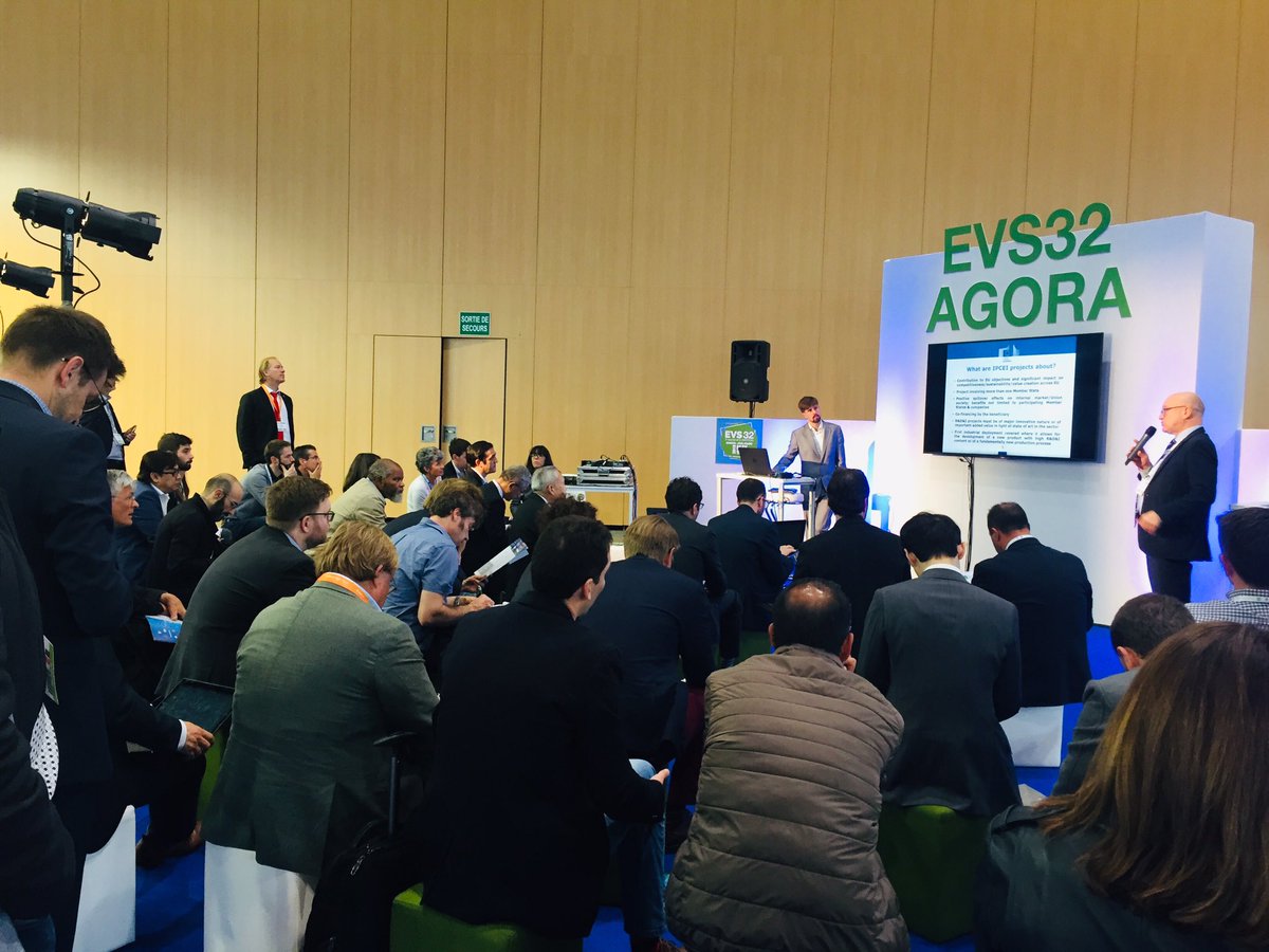 H2Europe's tweet photo. C. Weinberger, @EU_Growth, presenting at @EVS32_ the #IPCEI for #hydrogen. Main objectives: give significant support to EU climate objectives, make H2 commercially available &amp; make #greenhydrogen present on a large scale while fostering the EU economy
#HydrogenNow #FutureOfEurope https://t.co/Y8cbYSt18i