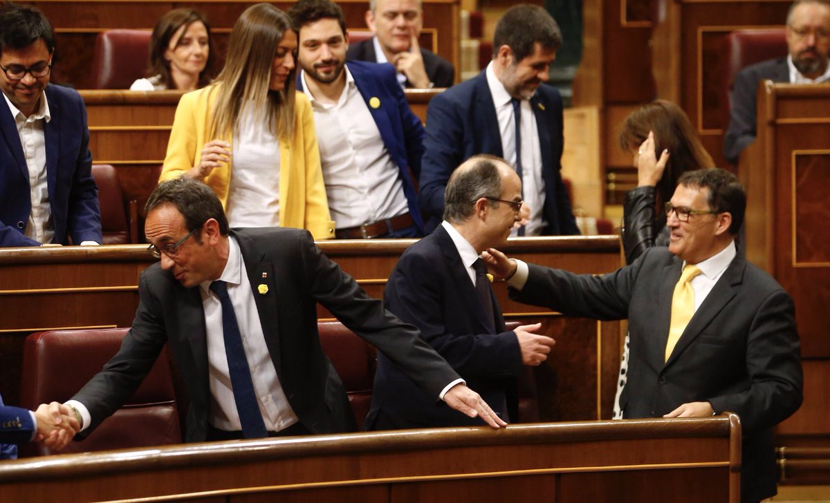 miriamnoguerasM's tweet photo. Amb lleialtat al mandat democràtic de l'1 d'octubre i al poble de Catalunya, per la llibertat dels presos polítics i pel retorn dels exiliats. https://t.co/R7IyX7xwkH
