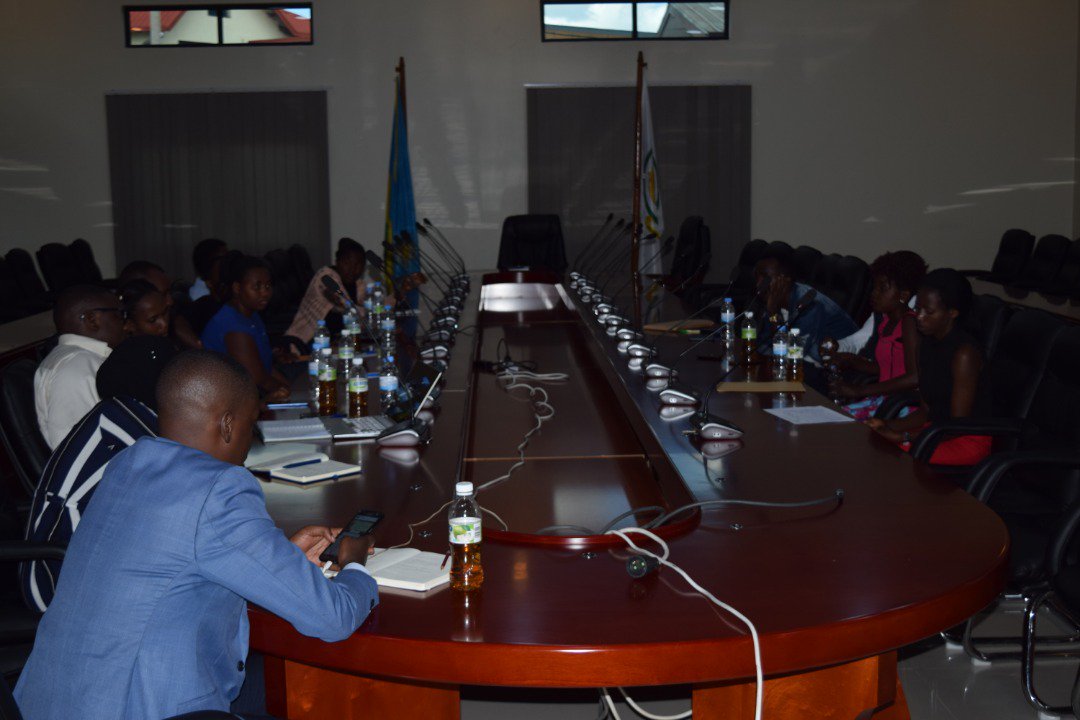 ryaf_agribiz's tweet photo. The meeting gathers all members of #RYAFSHOP to discuss on proceedings and strategies in raising sales, ensure quality products on the market and increasing production. https://t.co/ZjRiM9UKps