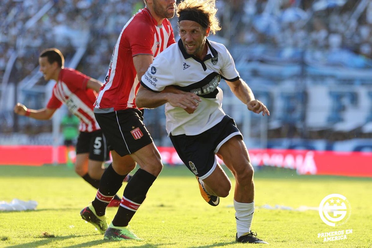 gimnasiaoficial's tweet photo. Gracias por defender nuestros colores con el corazón.

Uno de los nuestros, para siempre.

🙌🏻🐺💙

¡Hasta pronto, Facu! 

#EnAzulyBlanco https://t.co/vPuOluX6ZH