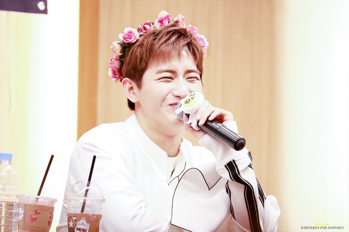 WhiteKiss1024's tweet photo. 많이 늦었지만 종빈아 생일 축하한다~~~!! 이벤트할때마다 팬��들과 즐겁게 놀라준 모습이 너무 멋져요👍 앞으로도 반짝반짝 빛나는 종빈이로 있게해주길 바라!!! 옛날 사진 밖에 없어서.... 미안ㅋㅋㅋ #MAP6 #맵식스  #JVIN  #종빈 
@officialmap6 https://t.co/T4WluBt95r