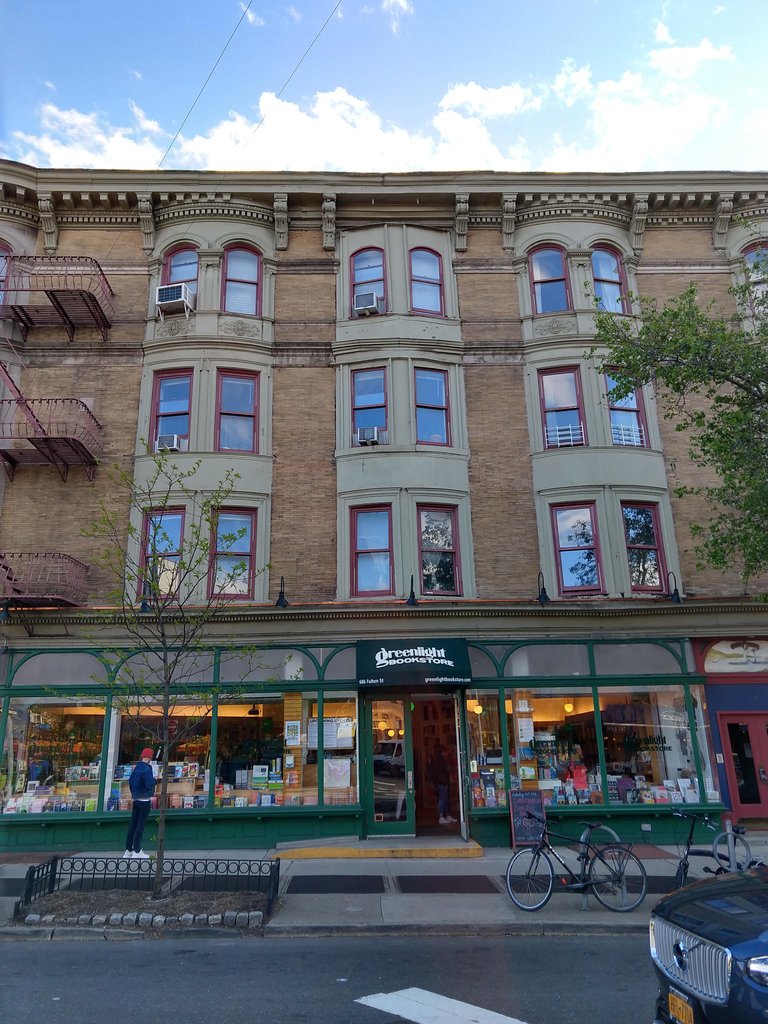 alextilney's tweet photo. Overjoyed to announce the launch of my novel The Expectations: July 16, @greenlightbklyn, with @Egangoonsquad !⠀

9 years of work, an author I revere, my neighborhood bookstore: holy shit.  ⠀
@littlebrown @hachettebooks @bradstreet26 #theexpectations 
⠀ https://t.co/YdifJquOvH