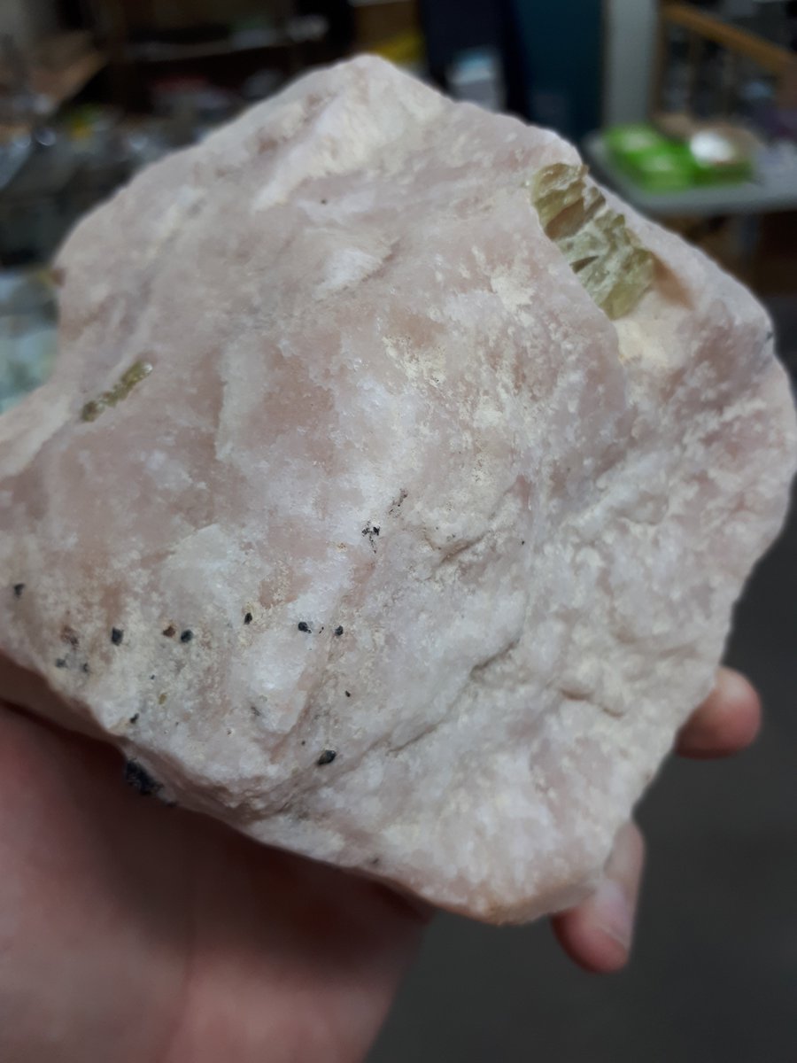 Intrinsinite's tweet photo. Calcite with green apatite
#Intrinsinite #Crystals #Healing https://t.co/3PcmlWDvPU