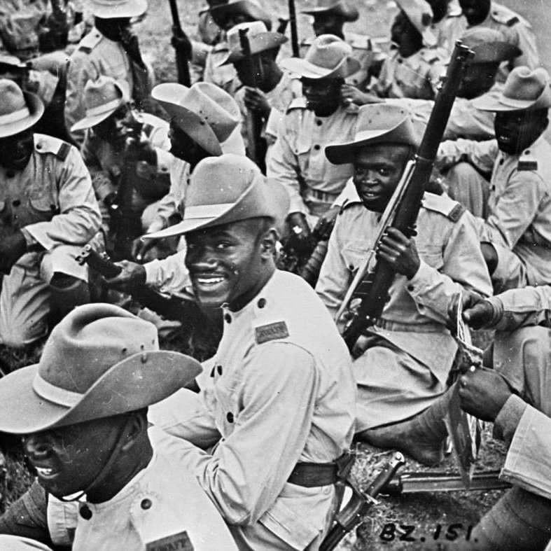 GhVeterans's tweet photo. Ashanti troops in the Gold Coast Regiment of the Royal West African Frontier Force, Ghana, circa 1940-1946.
📷Universal History Archive/UIG via Getty Images.
#worldwarheroes
#westafrica #goldcoast #poppyappeal #letsallgetinvolved #rwaff #tbt https://t.co/Sigyl5kvBO