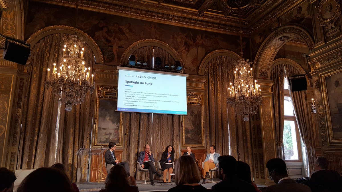 We speak #AI for climat in <a href="/Paris/">Paris</a> city hall with Pierre Peyretou from <a href="/DataCitybyNUMA/">DataCity</a> and Yann Francoise Head of Climat in Paris  cc <a href="/NewCities/">NewCities</a>