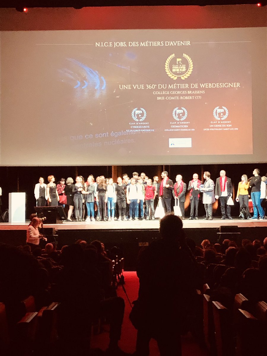 parcours_metier's tweet photo. C’est au tour du Clap d’or de la catégorie N.I.C.E Jobs des métiers d’avenir remis par @ConceptdAvenirs de monter sur scène ! #jefilme2019 https://t.co/jrXanhpwz3