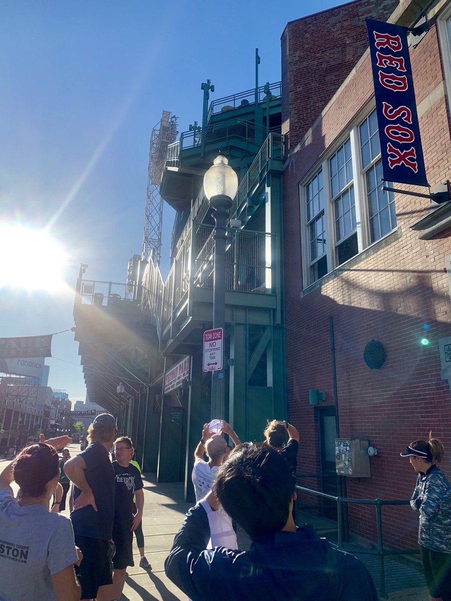 PaggieK's tweet photo. A beautiful day ☀️ for the #ASNR19 Fun Run! What an awesome way to start the day 😊 @TheASNR @CityRunTours https://t.co/I3joEyeWwc