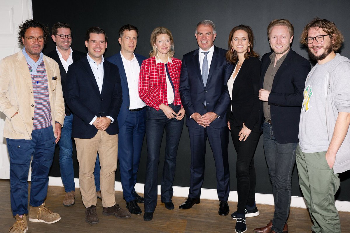LHInnovationHub's tweet photo. A #throwback to last week, when we had our Advisory Board meeting and Lufthansa Group CEO Carsten Spohr came by our office to discuss the opportunities and challenges of the aviation industry. Thanks for the inspiring exchange! #digitalaviation https://t.co/SP52QEVLxH