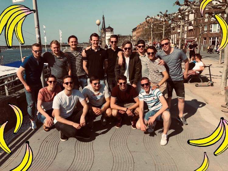 vvatc5's tweet photo. En nog een debutant op het Gouden TheePot Toernooi dit jaar. Hopelijk zijn ze in voetballen beter dan in frikandellen eten... De boys van Achilles 13! #atc5 #GTPT2019 https://t.co/uX11ibgliz
