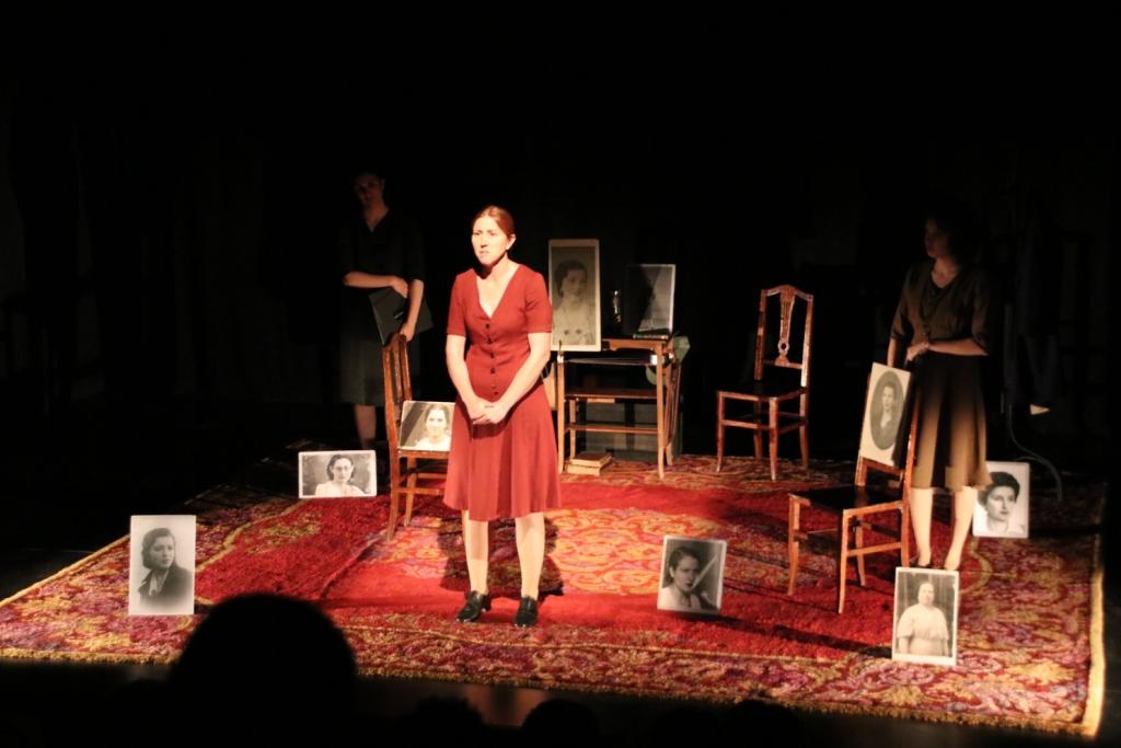 #Igualtat Avui més de 200 alumnes han gaudit de l'obra de #teatre 'Llum trecanda', de <a href="/IguanaTeatre/">IGUANA TEATRE</a>. Històries de dones que van patir la guerra i la repressió franquista, i que van ser invisibilitzades. Aquesta obra és un gran homenatge a totes elles. Gràcies i enhorabona! 👏💜😀