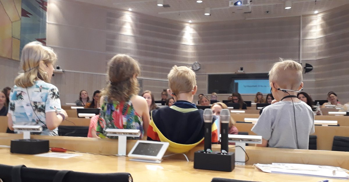 Finaste, modiga tvåor från #Runbacka #Solskol som föreläser på avslutningsträff på #STL