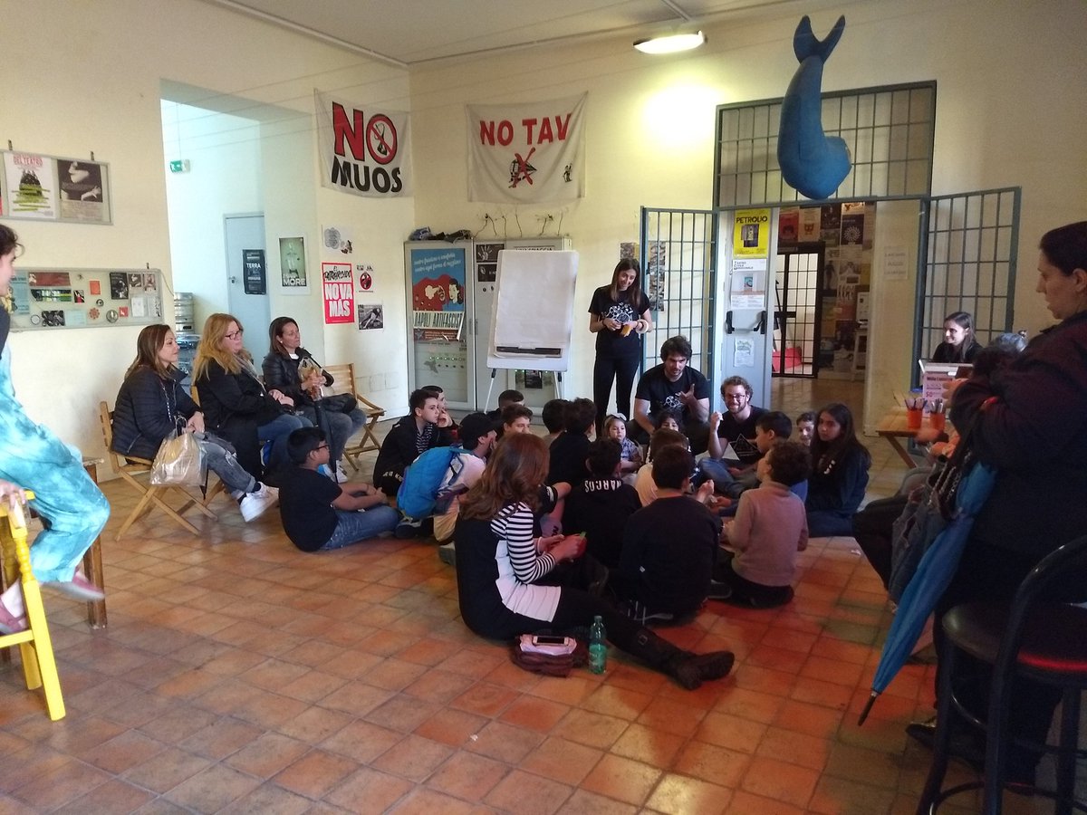 laurambvitale's tweet photo. @pintofscienceIT 
 
Primo giorno di Pos Kids :) 
Grandi risate e grandi scoperte. 
I laboratori di ludoscienza continuano domani e dopodomani, non mancate!

#pint19 #posnapoli #ludoscienza #napoli #poskids https://t.co/kWfptwLQG0