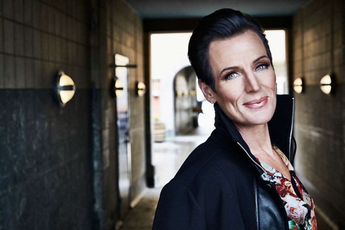 Vi har några få platser kvar till vår kvällsföreläsning den 29 maj med Annika R Malmberg! "Att lyfta varandra – kommunikation och ledarskap för bättre samarbete!" Avegas kvinnliga nätverk VEGA välkomnar alla kvinnor och man får gärna bjuda med en vän. bit.ly/2VGLuOo