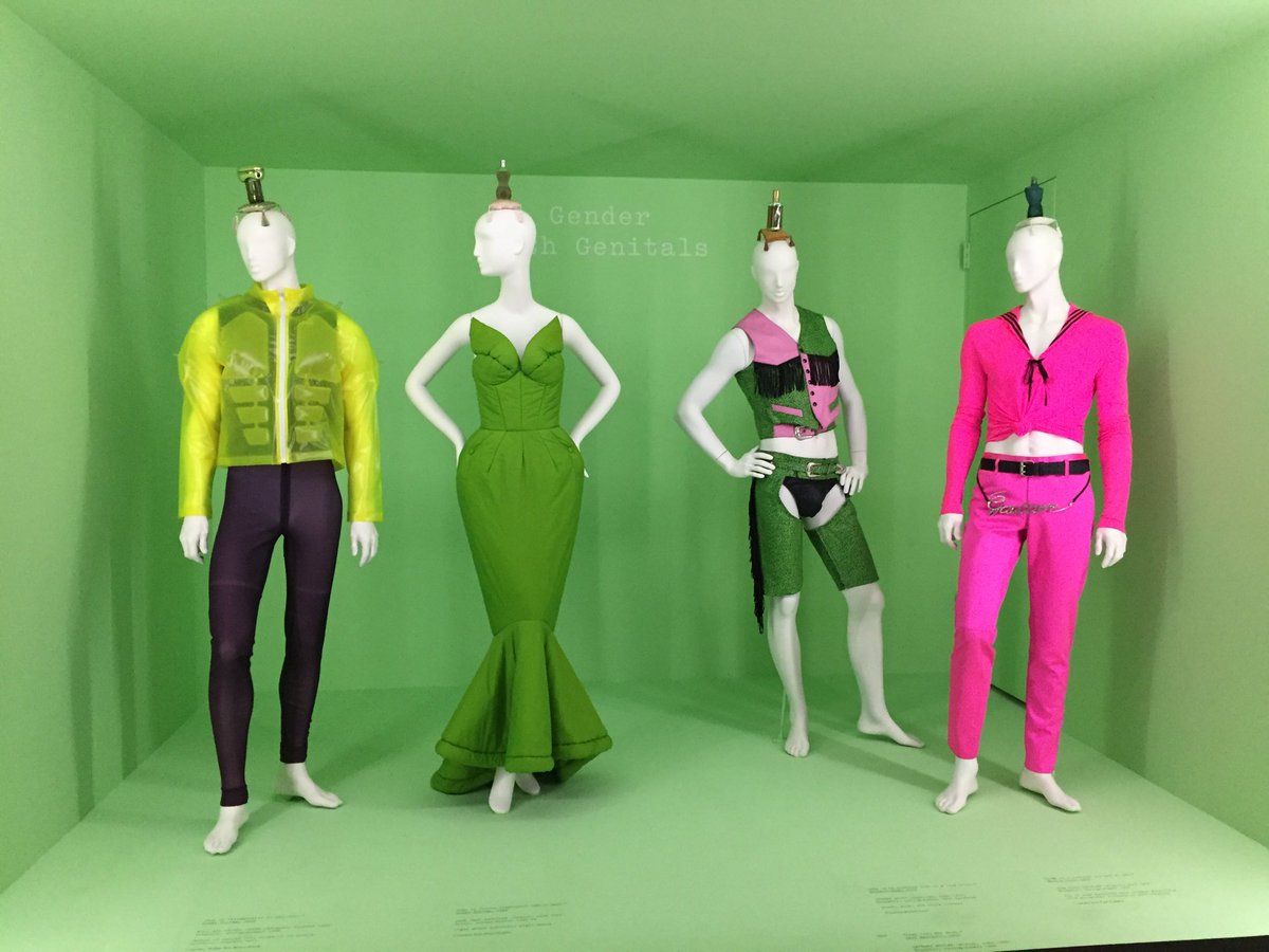 FrancescaTaroni's tweet photo. Un giorno al museo #Met #NY #incontrinaspettati #Camp #NewDandy #fullcolor @livingcorriere https://t.co/F87MJAVt7g