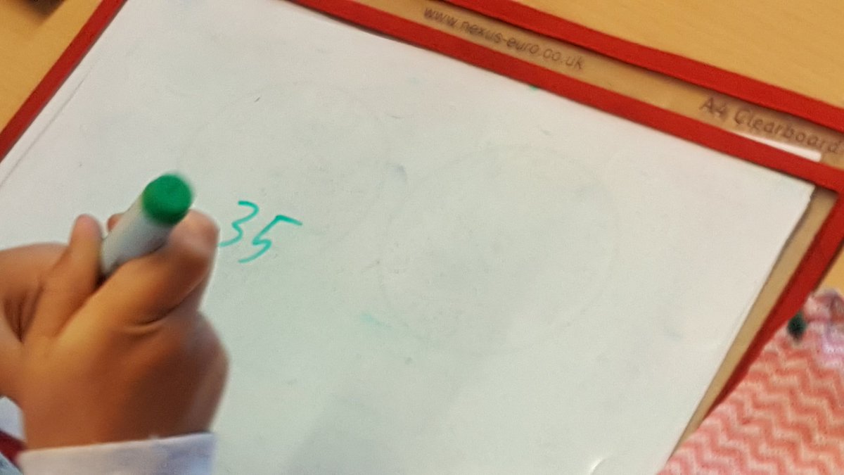 Onderwijsgek's tweet photo. Lesobservaties. Groep 4 start met het herhalen van de tafel van 5. Eén leerling zegt een som, waarna iedereen in het tafelgroepje het antwoord noteert. https://t.co/3F1qjtEbpM