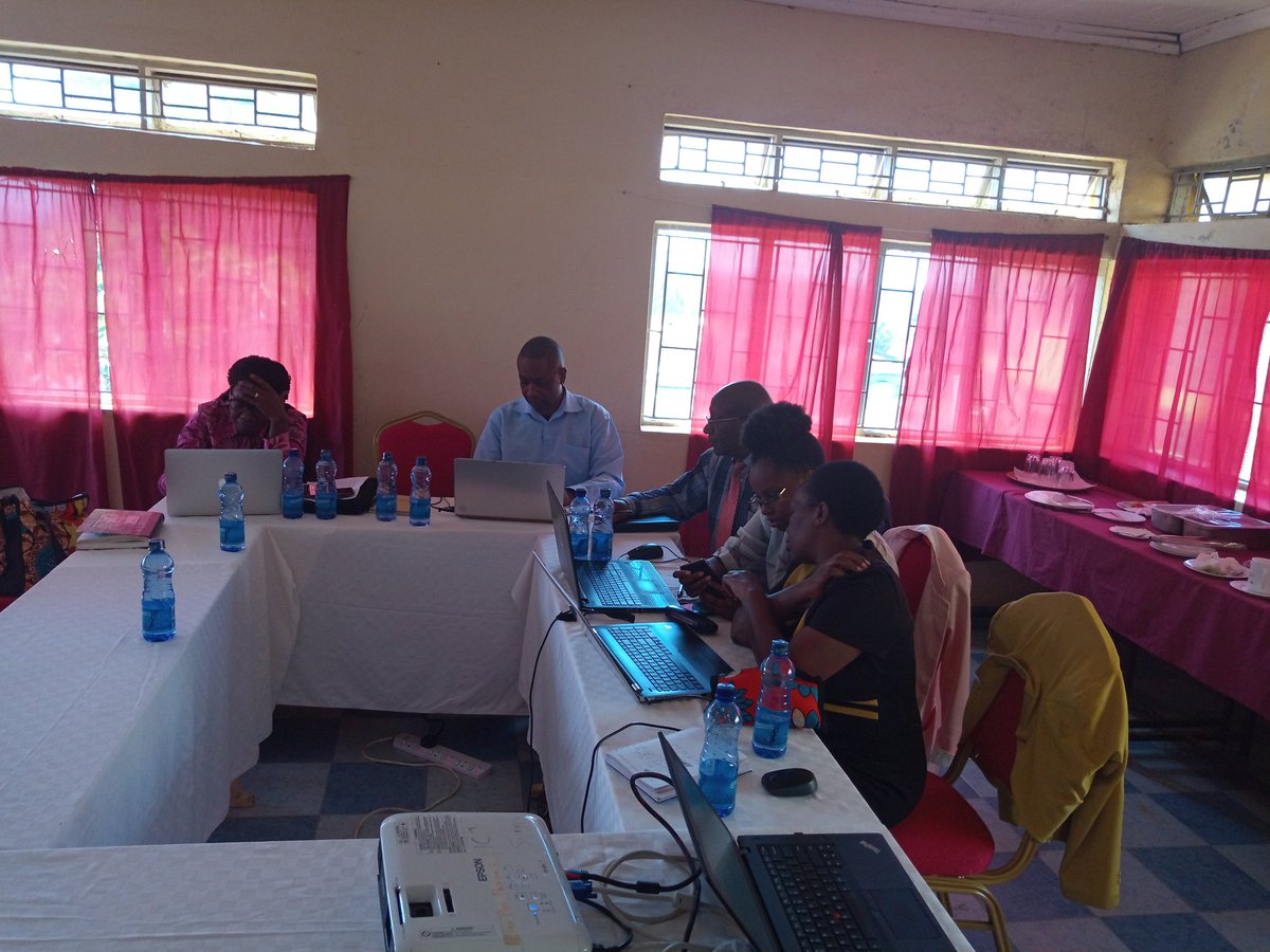 KayereO's tweet image. Day 2 @Nyeri National Polytechnic .@CICan_KEFEP session on M&amp;amp;E. Exploring documentation of significant change with trainers using #Outcomemapping .@outcomemapping #adaptivemanagement