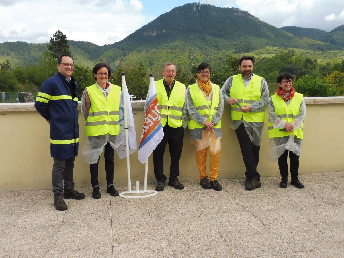 ADOCC_Massif's tweet photo. L’équipe @ADOCC accompagnait @aureliemaillols, vice-présidente de la région @Occitanie, les élus du département @DptLozere48 et de la commune d’#Ispagnac dans la visite de l’usine #Quezac, du groupe @OGEU.
Après un renouvellement de ligne en 2017, le site tourne à plein régime. https://t.co/iBQpUgT0m2
