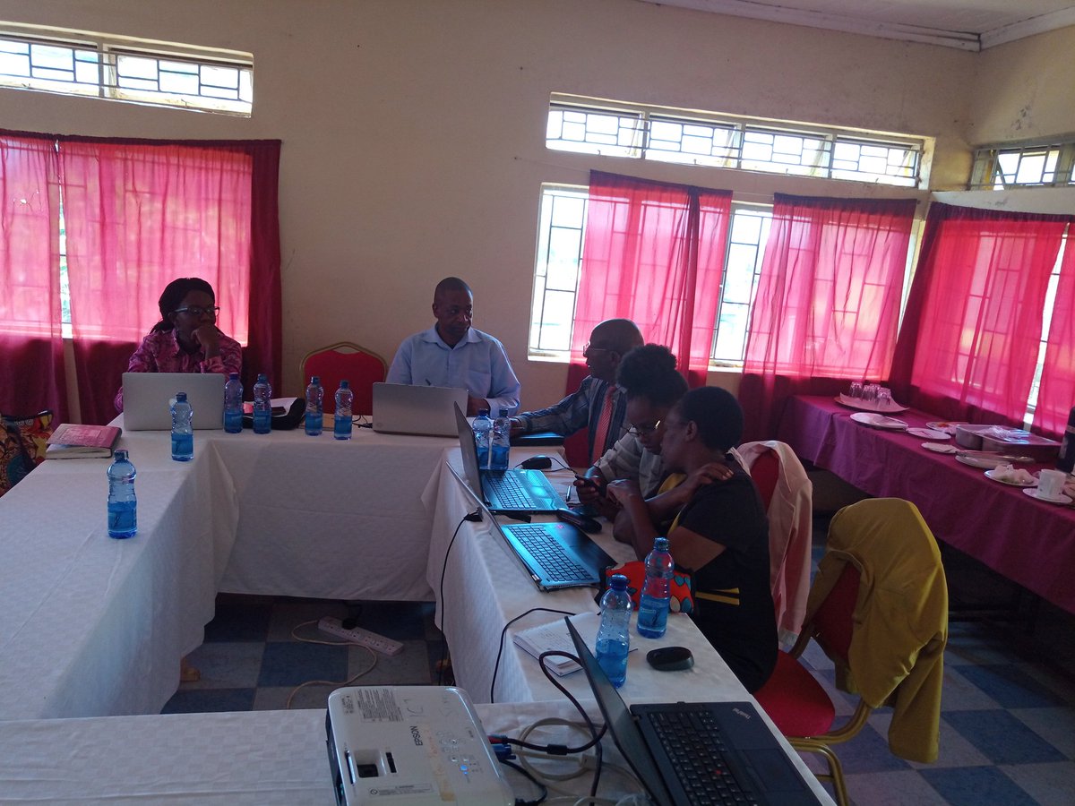 KayereO's tweet image. Day 2 @Nyeri National Polytechnic .@CICan_KEFEP session on M&amp;amp;E. Exploring documentation of significant change with trainers using #Outcomemapping .@outcomemapping #adaptivemanagement