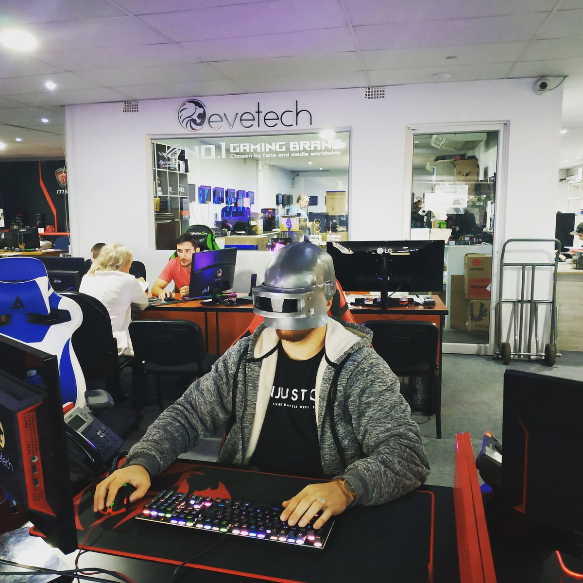 Evetech On Twitter When Your Body Is At Work But Your Heart Is In Erangel Pubglife Evetech