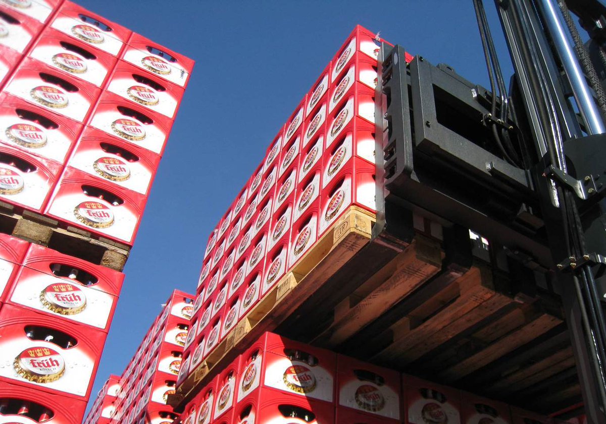 bbattachments's tweet image. The KAUP Sixfold Pallet Handler T429-4-6 can transport up to six pallets at the same time and makes speedy loading of lorries or wagons from the side possible as well as loading and unloading double deep storage racks #efficienthandlingbydesign #multipallethandler