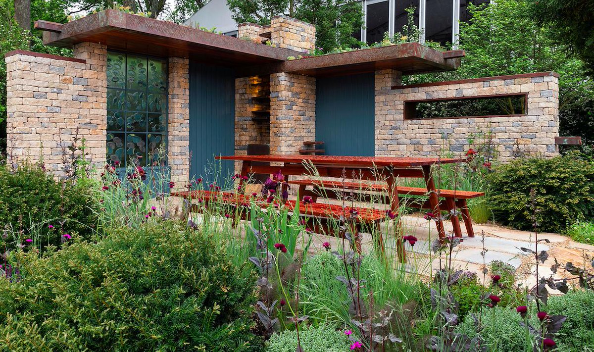 Huge congratulations to <a href="/ES_GardenDesign/">Helen Elks-Smith</a> and <a href="/warnersgin/">Warner’s Distillery</a> for winning a Silver Gilt medal at #rhscheslea.   Well done to the whole team. So thrilled to have been a part of it.  #gardenbuild <a href="/bowleswyer/">Bowles & Wyer</a> <a href="/BowleswyerDene/">Dene Hakner</a>