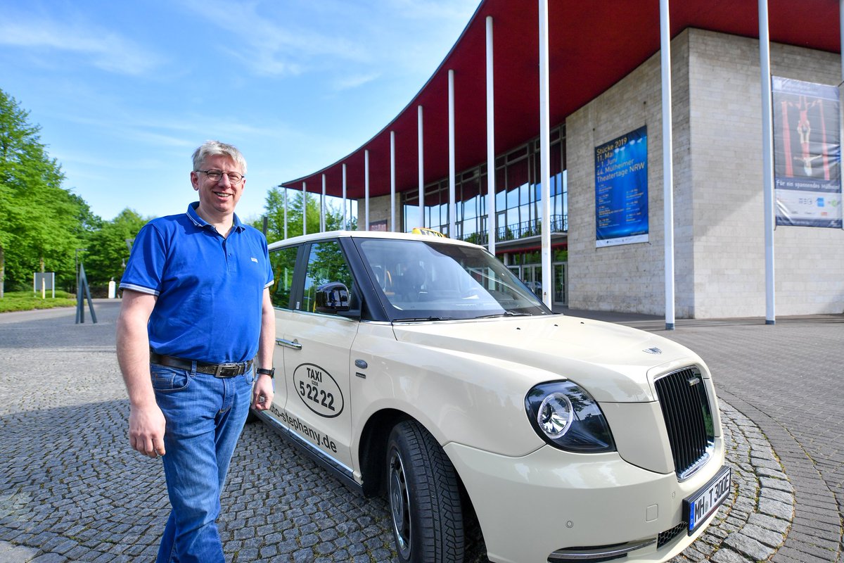 LondonEVCompany's tweet photo. #TheElectricTaxi arrives in #Mülheim! 
Great to see our #electric #hackneycab ready to help drive real improvements in #airquality &amp; #noisepollution in another European city! 
For those who read German get the story here: https://t.co/OkqPDx70zz https://t.co/kVVMKFtS5r