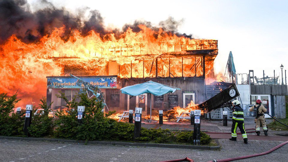 Zoals iedereen wel heeft vernomen, zijn wij dinsdag 14 mei getroffen door een verwoestende brand. Gelukkig kon iedereen op tijd veilig het pand verlaten en is niemand gewond geraakt. We willen iedereen bedanken voor de vele steunbetuigingen en lieve berichten. (Foto: ProNews)