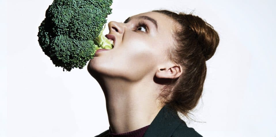 ApplecartArts's tweet image. Head to @PoplarUnion 30 May for @WorstAbsurd 's award-winning show,  F**d! Blending dance, physical comedy, and a whole lot of kale, it's a satirical exploration of our obsession with the F word. We’re all in a relationship with food…and it’s complicated🎟️bit.ly/2E2K8aQ