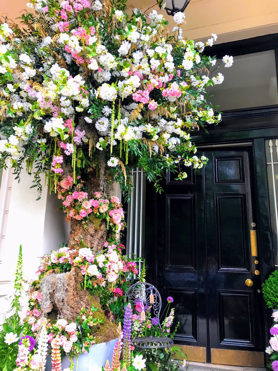 GraemeGriffiths's tweet photo. Amazing display in front of our offices today for #Belgraviainoom @belgravia_LDN @The_IPA https://t.co/k2OWk3aGdg