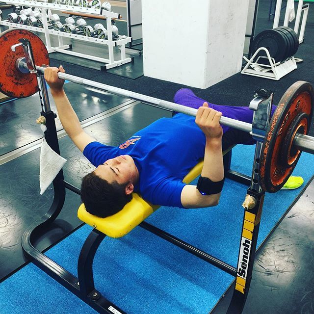 yusukeinoguchi's tweet image. pushを使って、挙上速度を基に坂内選手のビッグ1RM測定💪
1RMの80%以下の重さで割り出せるので、フォーム崩れによる怪我のリスク回避や、シーズン中の測定には良いかも👌自己申告とおおよそ一致🧐
#pushband #strangth #training bit.ly/2HscZHz