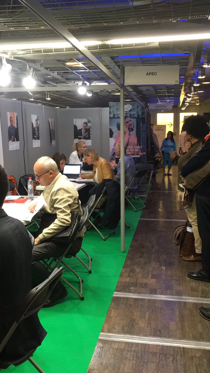 Apec_IDF's tweet photo. [#Salon des #transitions #professionnelles #La Villette] le stand Apec à 11h qui accueille de nombreux cadres avec une file d’attente https://t.co/smm4tFeDJz