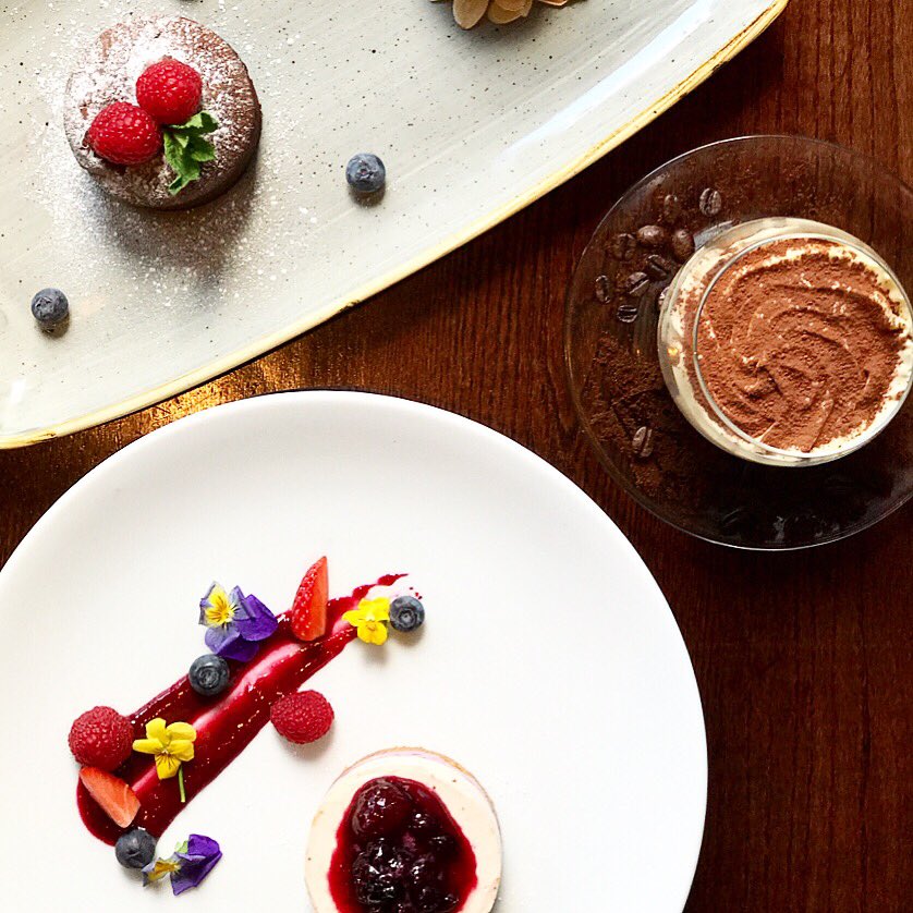 Massislebanese's tweet photo. SWEET THINGS! 💕
Blindingly good #Blueberry &amp; #Strawberry #Cheesecake, #ChocolateFondant &amp; #Tiramisu from the #PastryChef!  🤗
#TuesdayTreat #SweeThings #LetsSkipToDessert  🍓
#MassisLebanese #Tuesdays #LebaneseFood #Foodie #LebaneseKitchen #Paddington 
🌺🌺🌺 https://t.co/1vBnM2iAeA