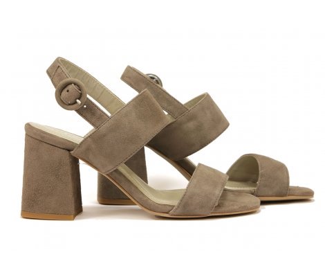 NuriaCobo1's tweet photo. #Lucía, la #sandalia de #tacónancho que te hará feliz 
Tienda online: https://t.co/eVdtZE7dwJ 
#NuriaCobo #NuriaCoboZapatos #zapatosdepiel #sandaliasdepiel #sandaliasbonitas #zapatosbonitos #loveshoes #niceshoes #madeinSpain #sandals #NuriaCoboShoes https://t.co/4eJ9VjQGNz
