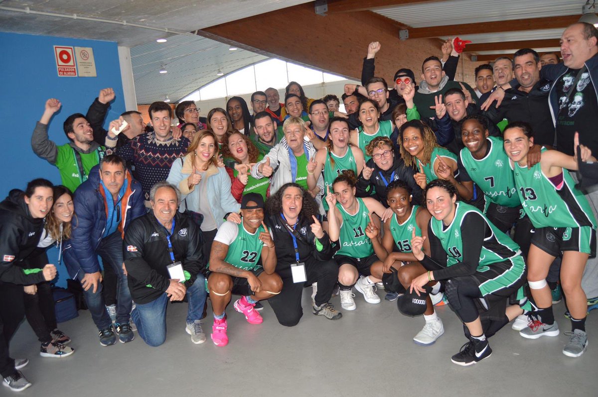 BARAKALDO__EST's tweet photo. Increíble las muestras de cariño y felicitaciones recibidas estos días por parte de muchísimas personas, clubs,patrocinadores e instituciones por el ASCENSO a LIGA FEMENINA 2
ESKERRIK ASKO a tod@s!!
#elcaminodeunsueño🏀
#todoalverde
#WelcomeLiga2 https://t.co/r3ps6SAJft