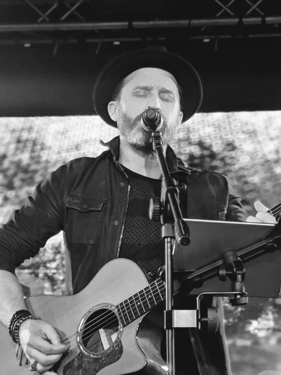 _justmep2's tweet image. .@RobBenedict I was one of the people who requested She Waits. I can tell it&apos;s hard on you and can&apos;t thank you enough for this song. 💔 #jib10