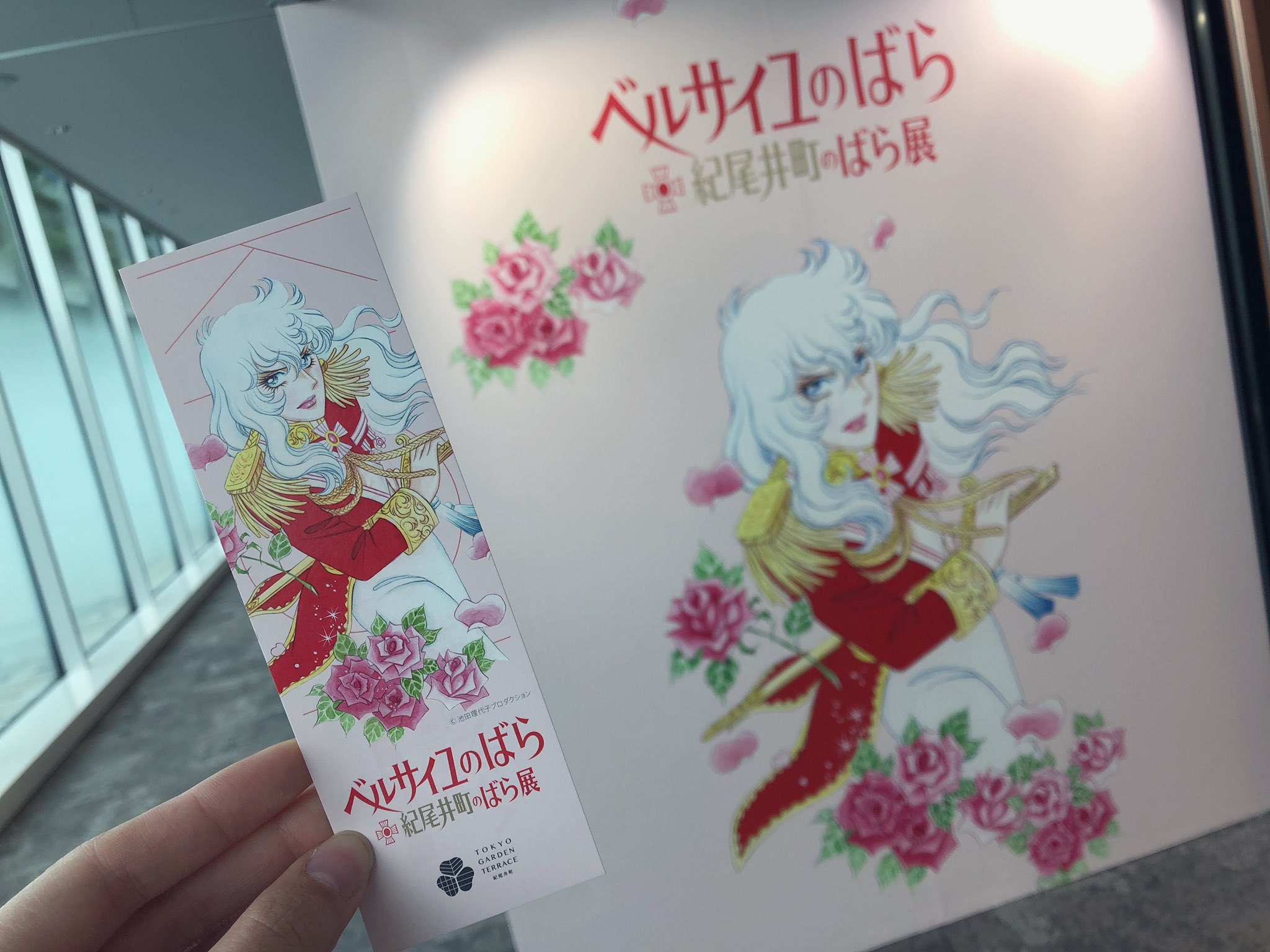 Tbs Art 公式 ベルサイユのばら 紀尾井町のばら展 に行ってきました ベルサイユのばら の作中で効果的に使われる ばらの紹介 そして マリーアントワネット 体験ブースで憧れの盛り髪や ばらとフリルたっぷりの帽子が体験できちゃいます これは