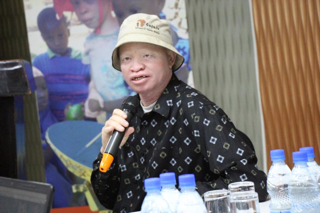 fbyaruhanga_'s tweet photo. At school, had a problem which no one could realize and wasn't even given opportunity to participate in activities like others, my mother is a hero, she showed me love like anyone else. She went to my school & told teachers who is Philip #AUReportLuanch #AlbinismSpatialMapping https://t.co/RBIPHhgbzP